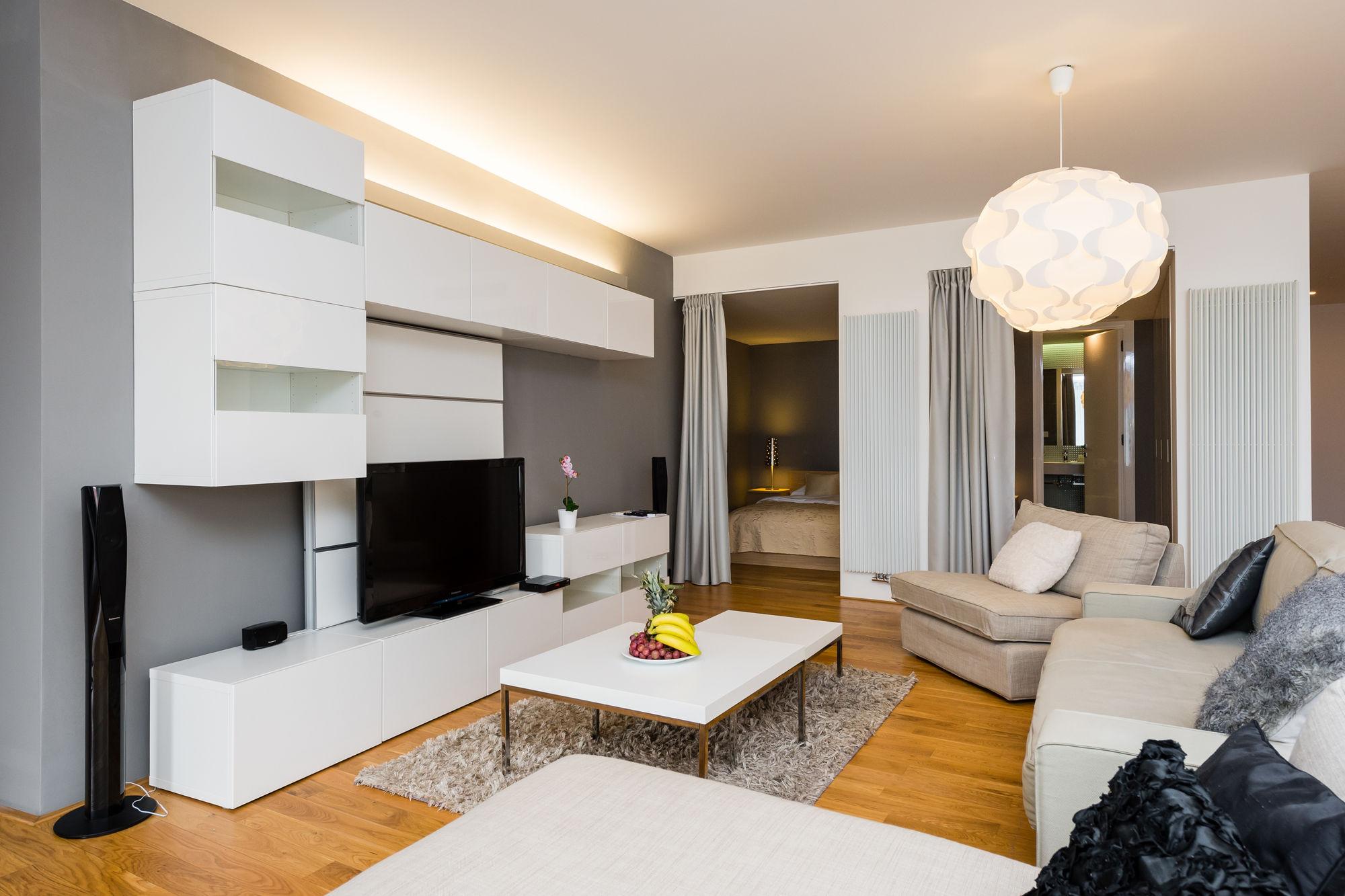 Karlin By Tkc Praag