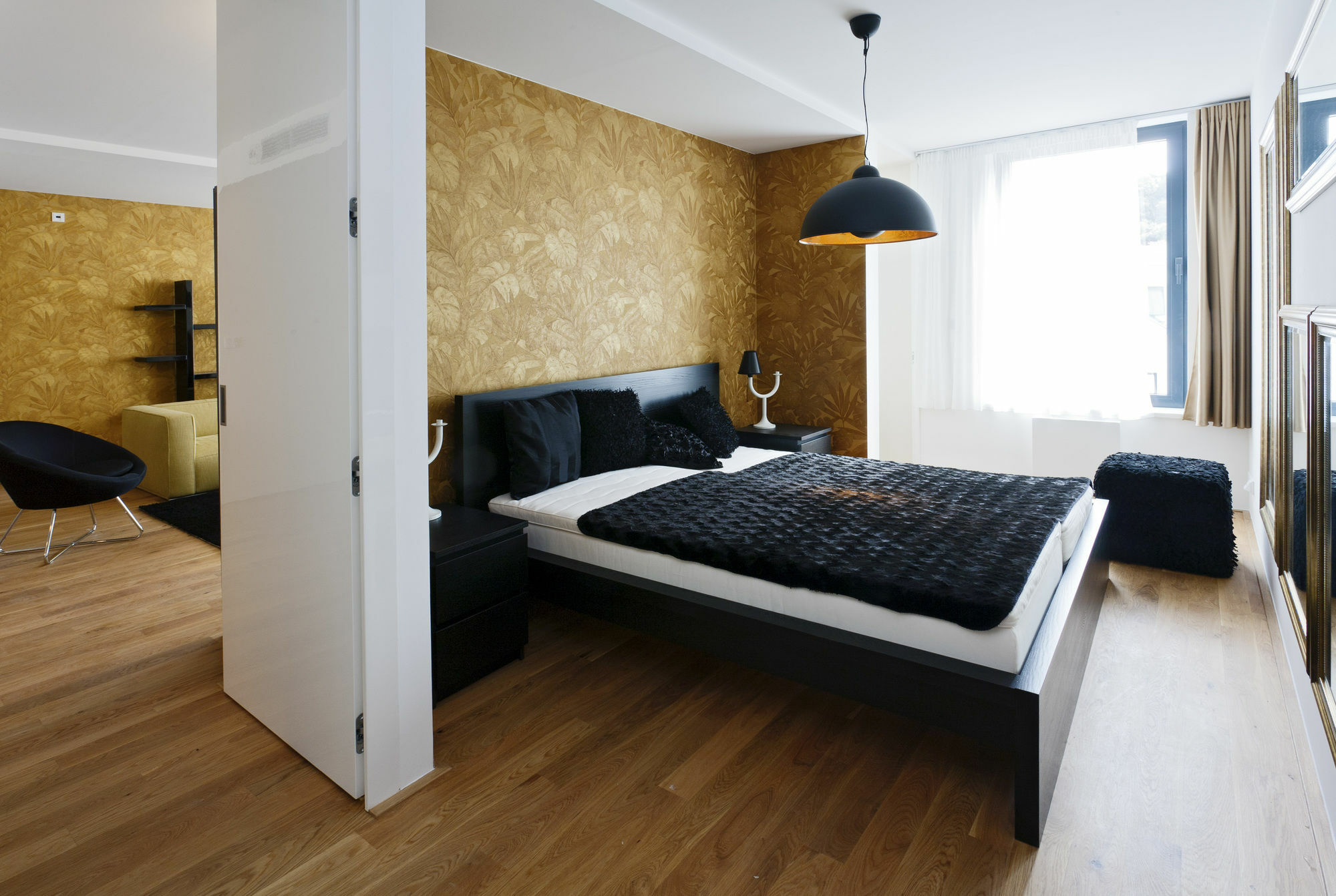 Karlin By Tkc Praag